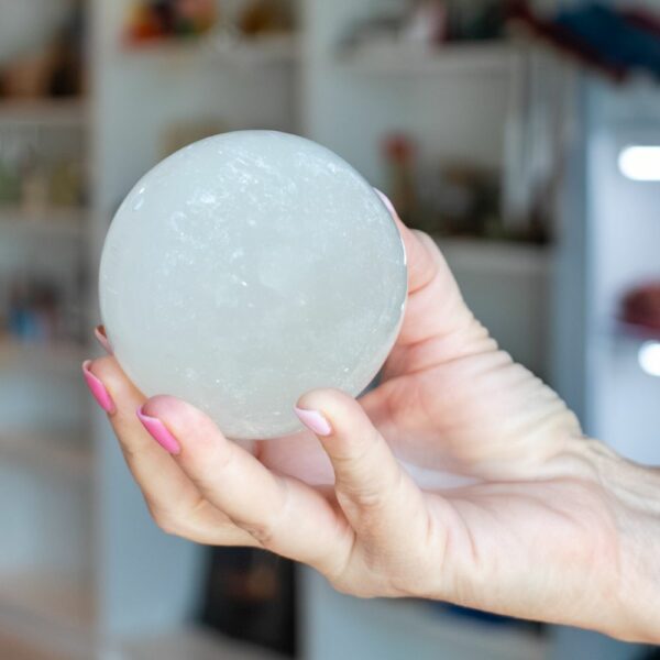 Sfera in Selenite su Shungite - immagine 2